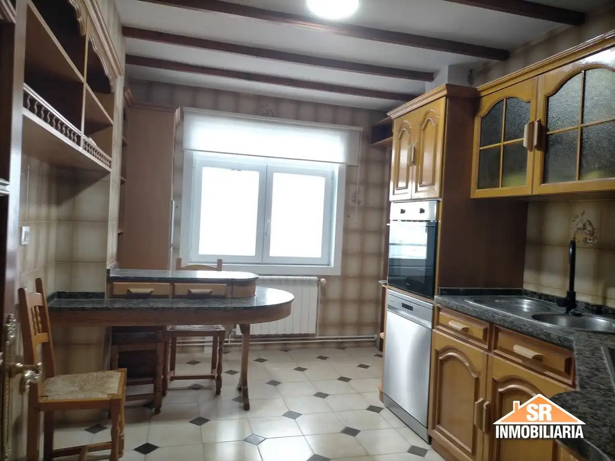 Cocina de Piso de alquiler en A Coruña Capital  con Calefacción, Amueblado y Horno