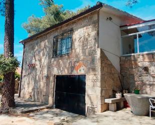 Vista exterior de Casa o xalet en venda en Cadalso de los Vidrios