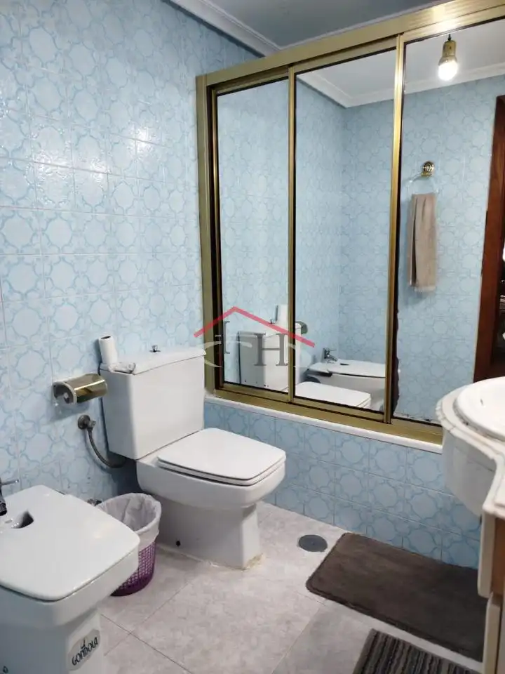 Baño de Piso en venta en León Capital  con Calefacción y Parquet