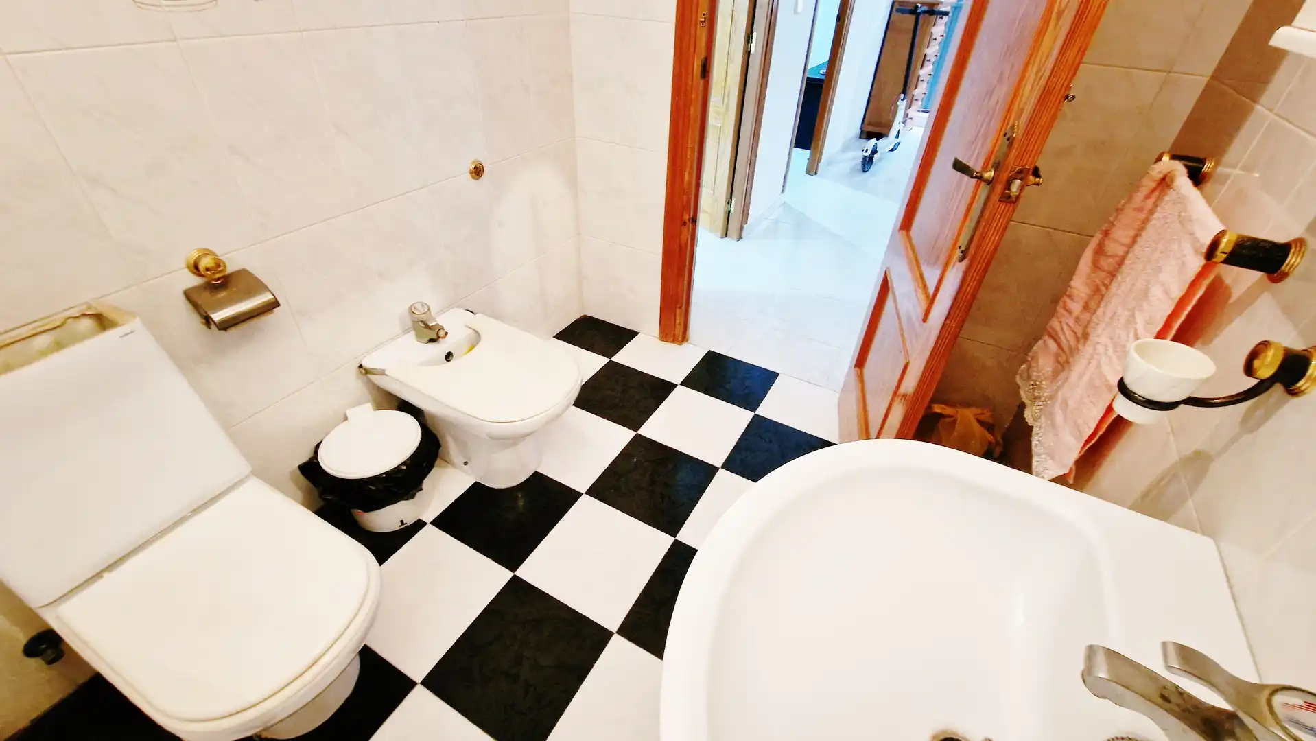 Badezimmer von Einfamilien-Reihenhaus zum Verkauf in Vélez de Benaudalla mit Terrasse, Abstellraum und Möbliert