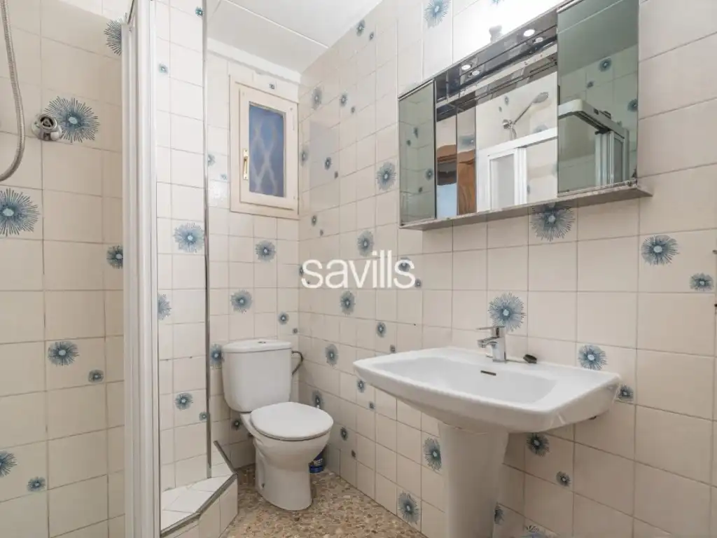 Bathroom of Apartments for sale in Barcelona  with Air Conditioner, Furnished and Oven