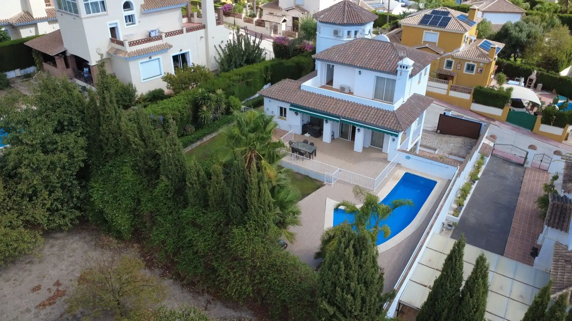 Exterior view of Houses for sale in Coín  with Air Conditioner, Storage room and Swimming Pool