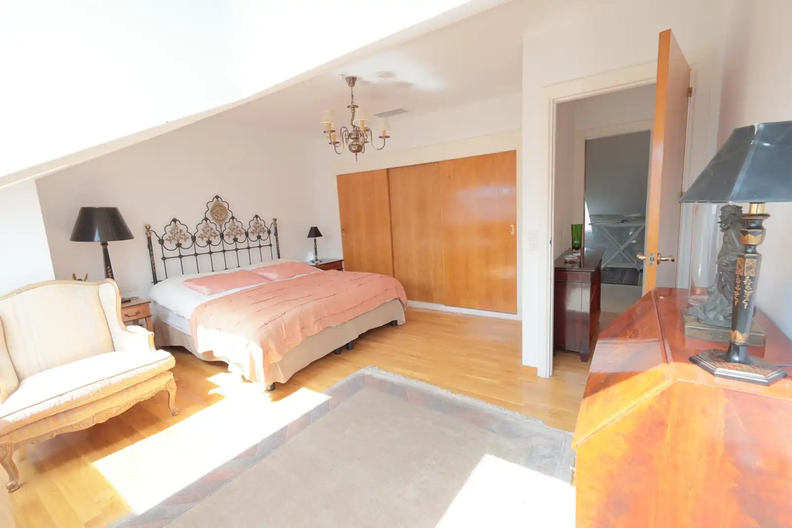Schlafzimmer von Dachboden zum Verkauf in Bembibre mit Heizung und Balkon