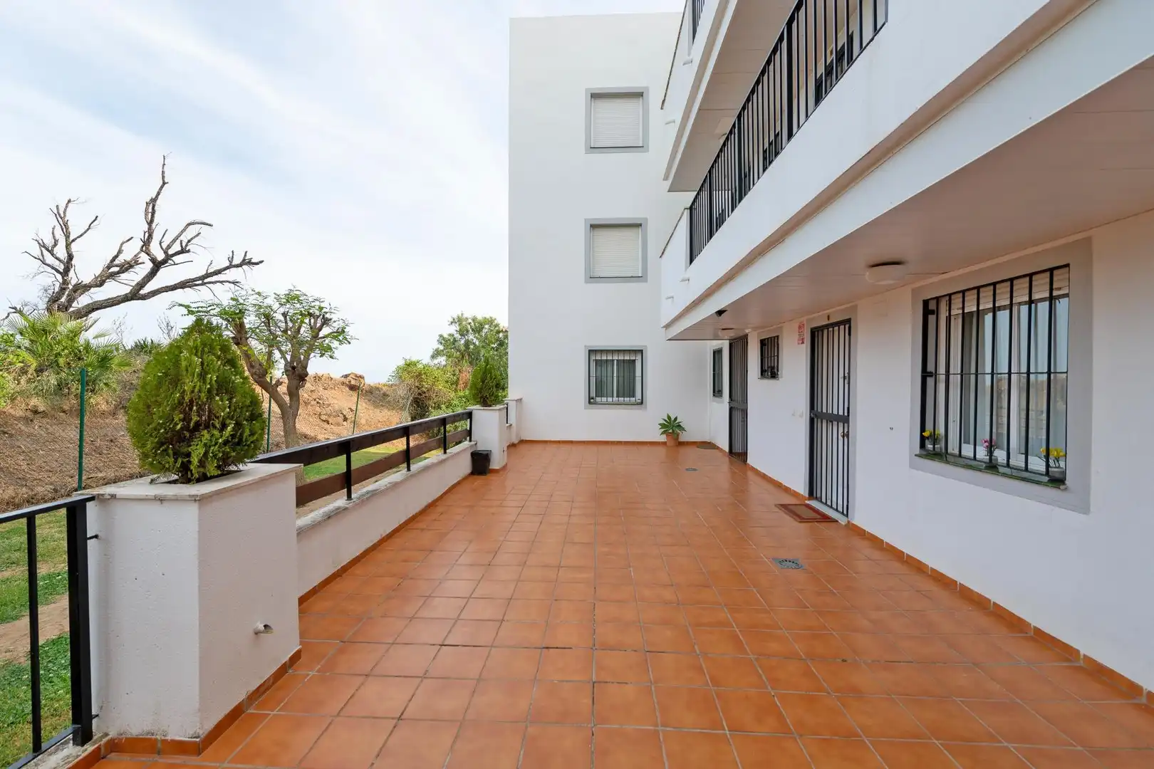 Vista exterior de Pis en venda en Casares amb Aire condicionat, Terrassa i Moblat