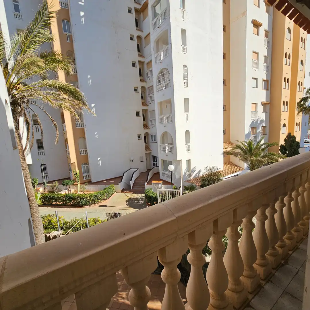 Vista exterior de Casa adosada en venda en La Manga del Mar Menor amb Jardí privat, Terrassa i Moblat