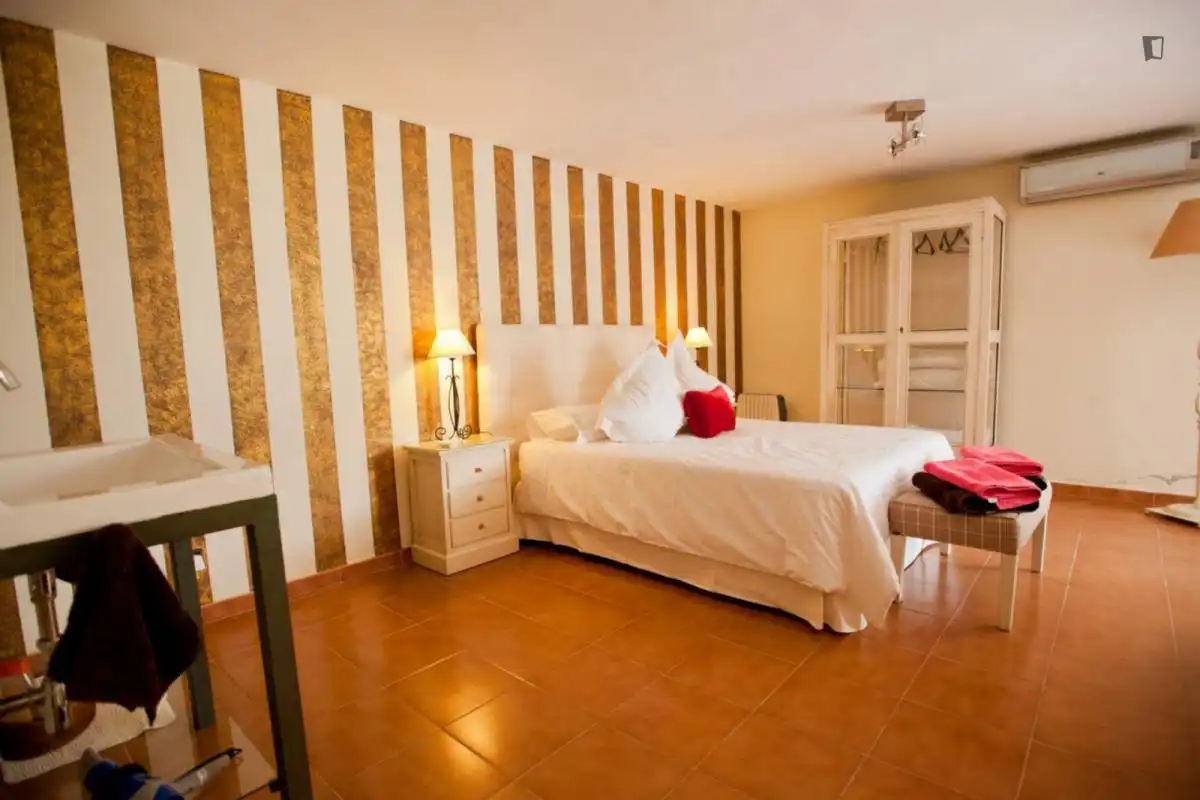 Habitación de Estudio de alquiler en Dos Hermanas con Aire acondicionado, Amueblado y Microondas