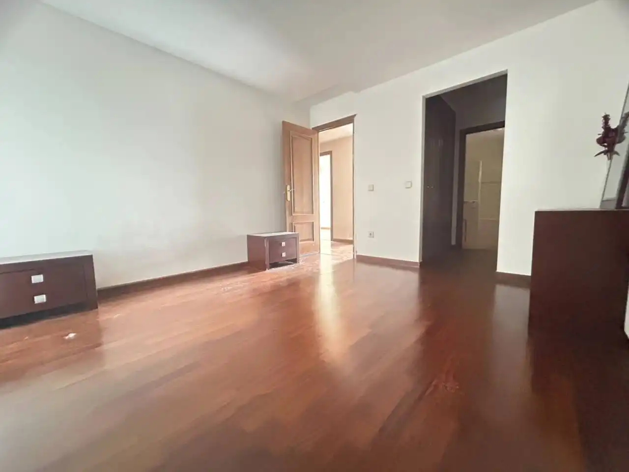 Schlafzimmer von Haus oder Chalet zum Verkauf in Layos mit Heizung, Privatgarten und Terrasse