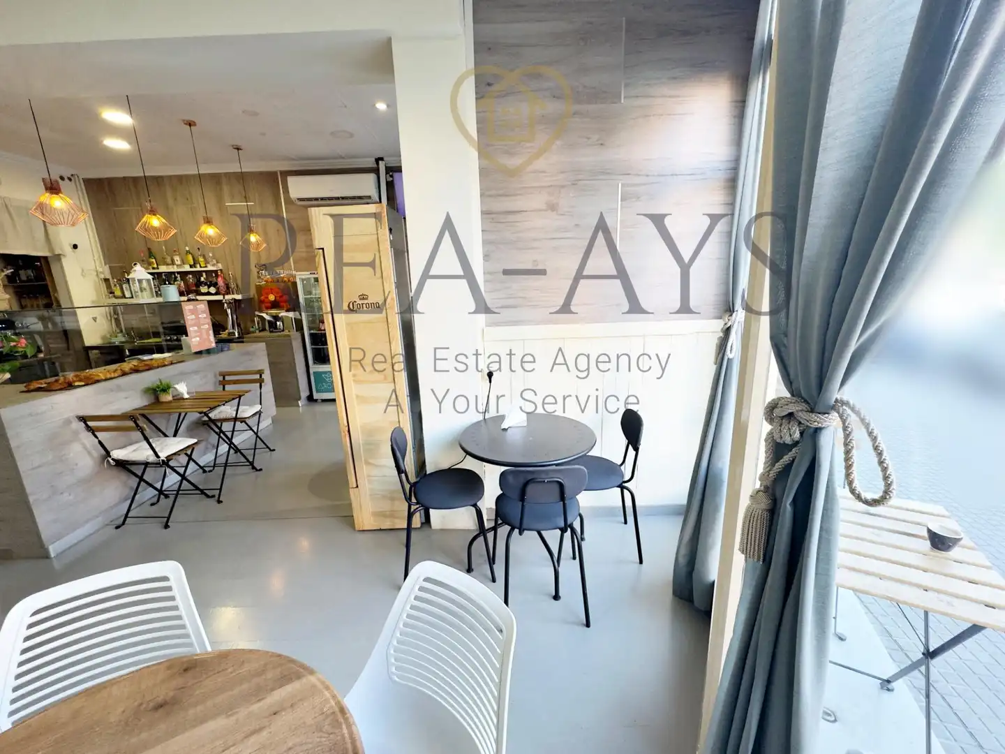 Dining room of Commercial properties for sale in Cornellà de Llobregat  with Air Conditioner, Furnished and Internet