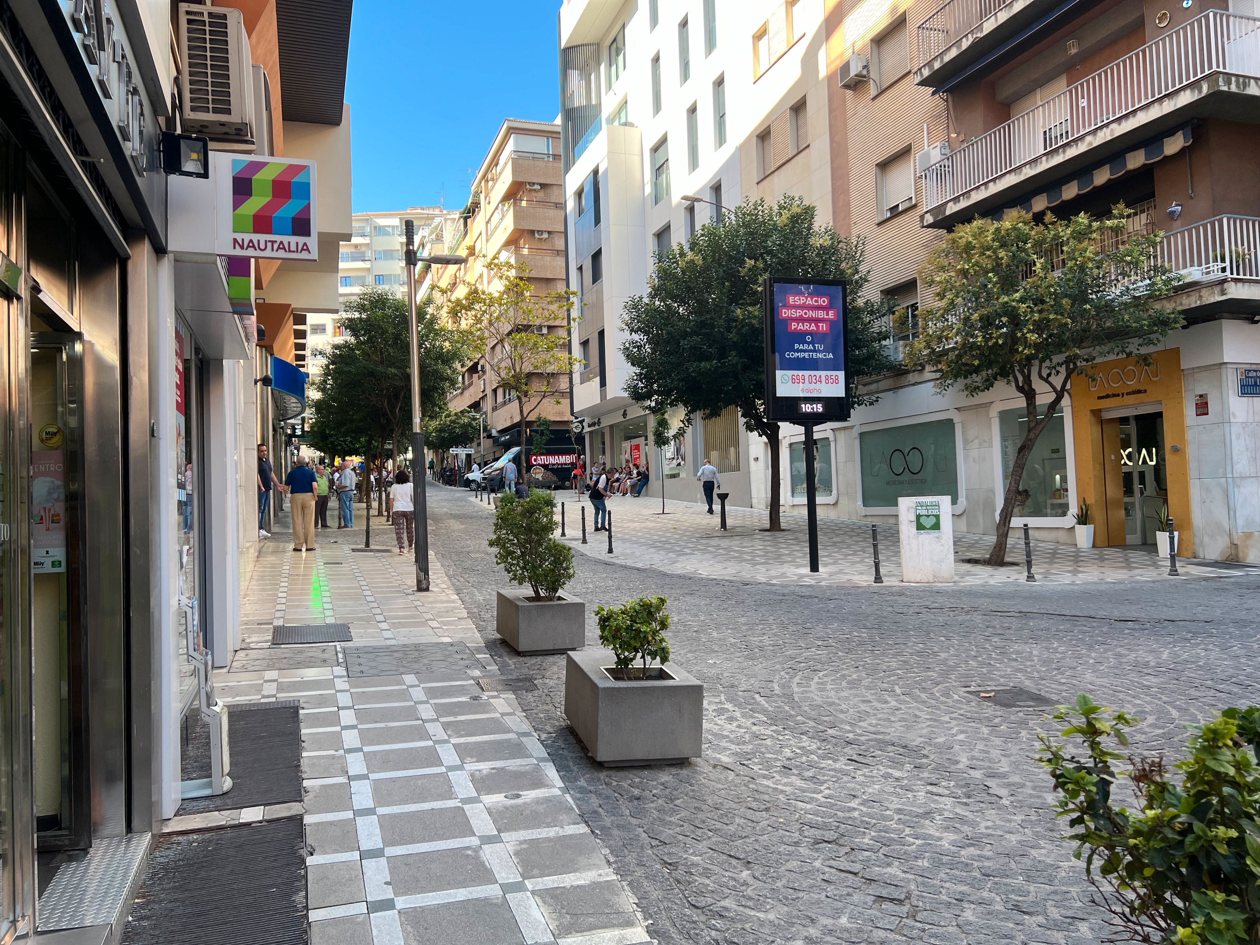 Vista exterior de Local en venta en  Jaén Capital