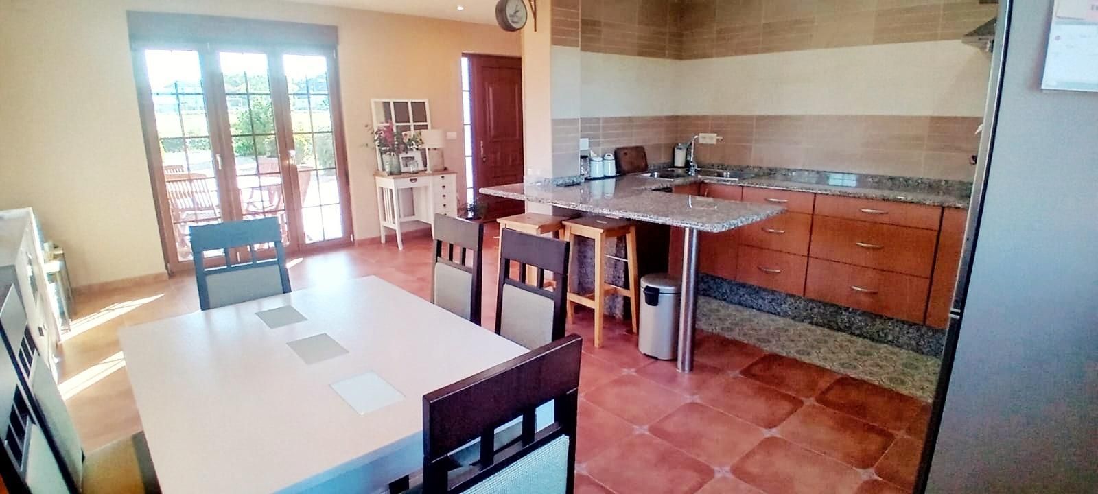 Cuina de Casa o xalet en venda en El Franco  amb Calefacció, Jardí privat i Terrassa