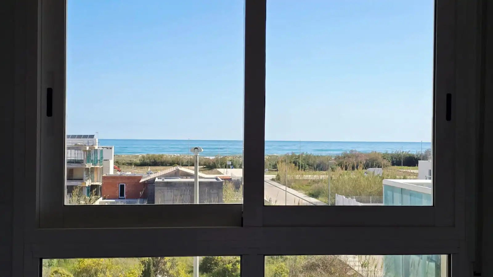 Dormitori de Apartament en venda en Oliva amb Aire condicionat, Terrassa i Traster