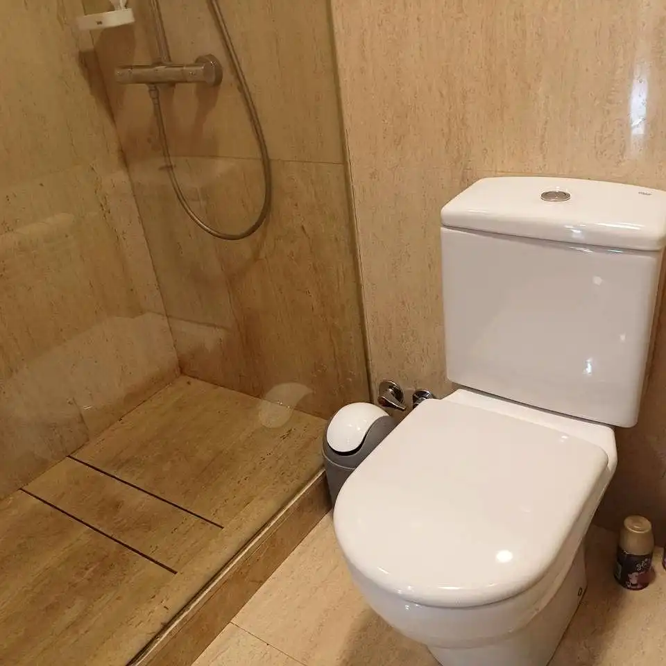 Badezimmer von Wohnungen zur Miete in Madrid mit Klimaanlage, Möbliert und Internet