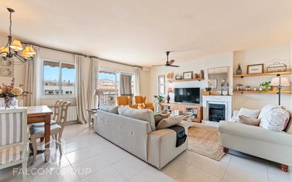 Sala d'estar de Dúplex en venda en Sant Pere de Ribes amb Aire condicionat, Calefacció i Terrassa