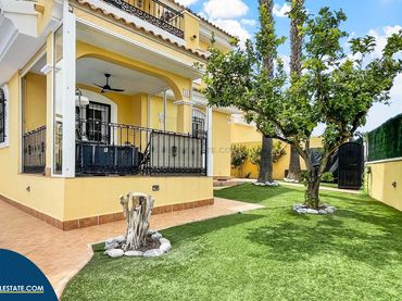 Chalet con jardín en venta en Orihuela Costa