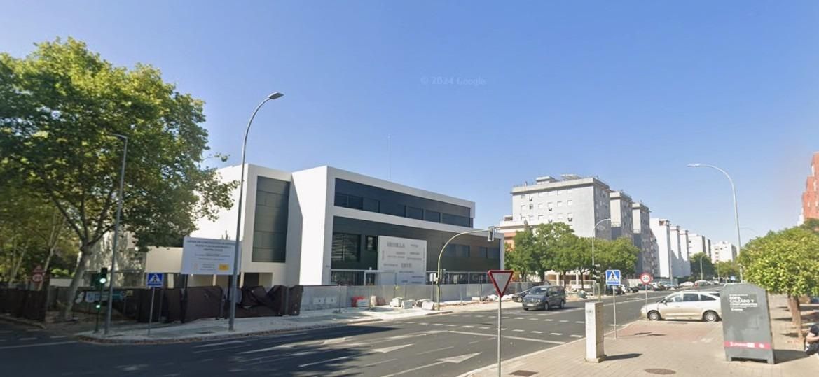 Vista exterior de Casa adosada en venta en  Sevilla Capital con Jardín privado, Terraza y Balcón