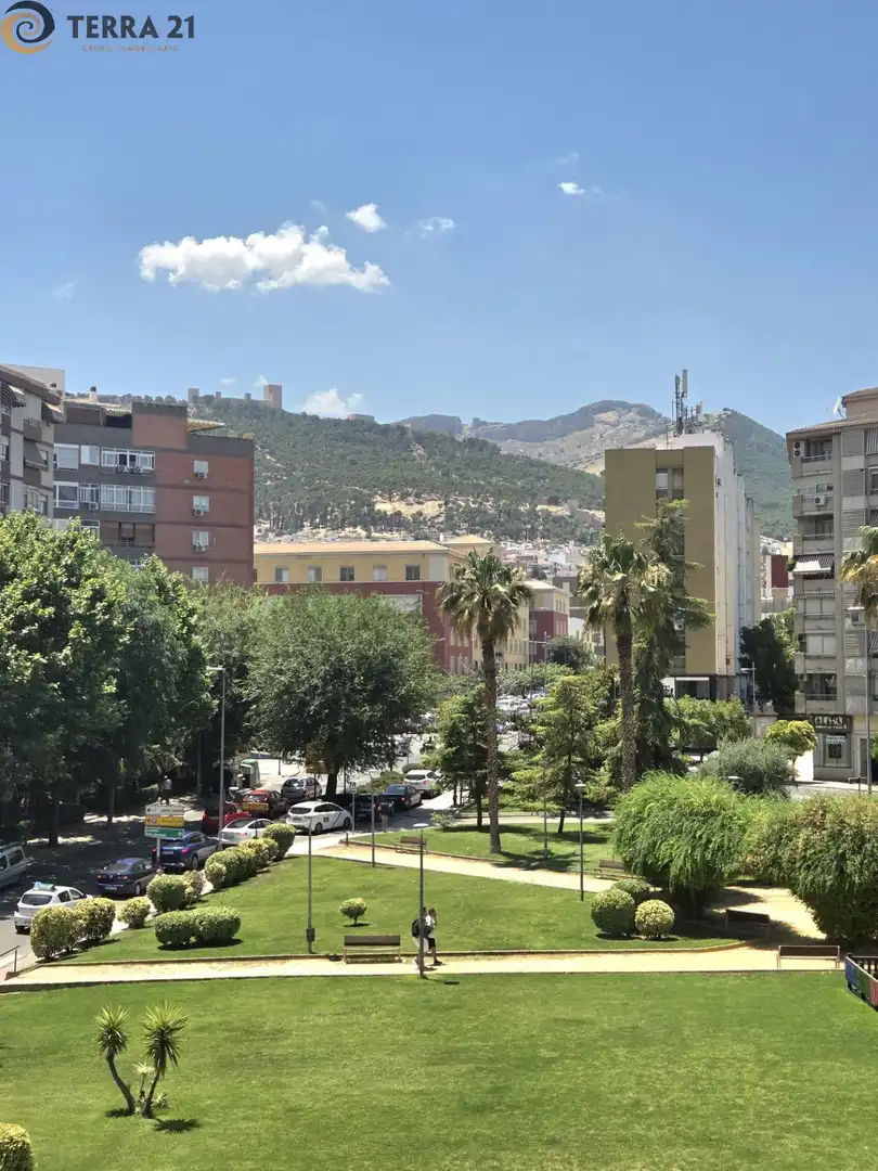 Vista exterior de Pis per a compartir en Jaén amb Aire condicionat i Moblat