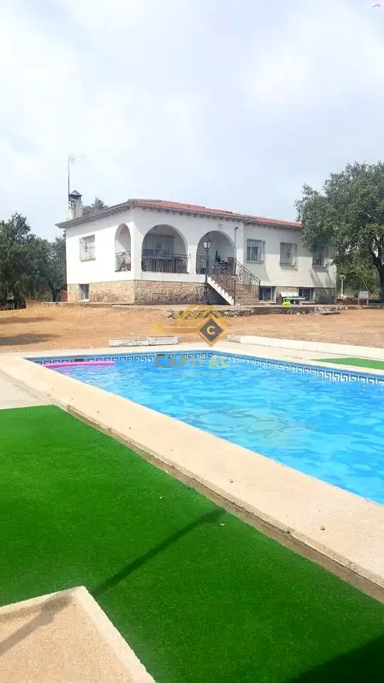 Piscina de Casa o xalet en venda en Villa del Prado amb Traster i Piscina