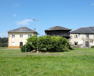 Vista exterior de Casa o xalet en venda en Valdés - Luarca amb Jardí privat