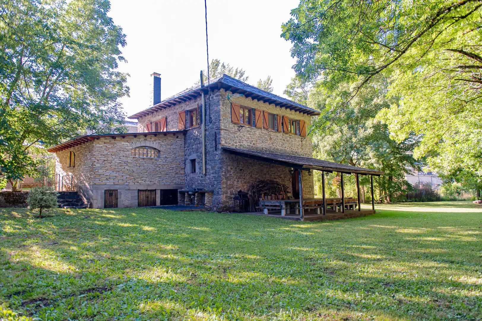 Vista exterior de Casa o chalet en venta en Cabrillanes con Calefacción, Trastero y Amueblado