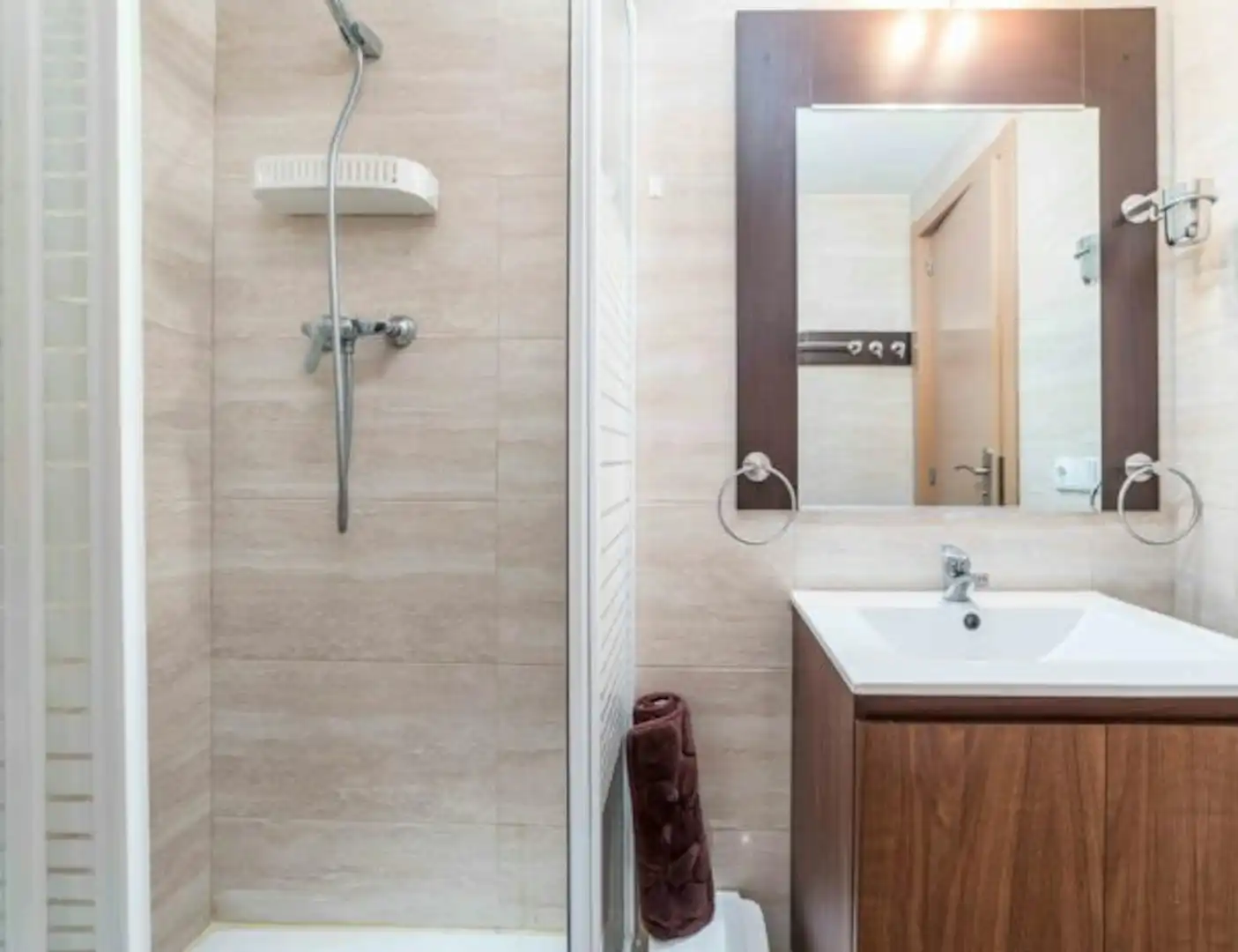 Bathroom of Flat for share in Valencia  with Washing machine and Internet