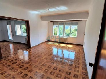 Flat with balcony to rent in Centro
