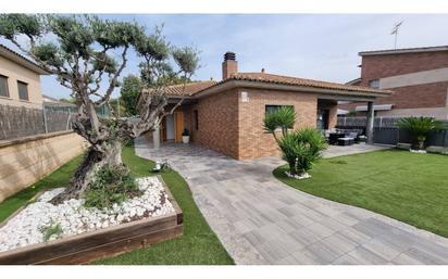 Jardí de Casa o xalet en venda en Canovelles amb Piscina