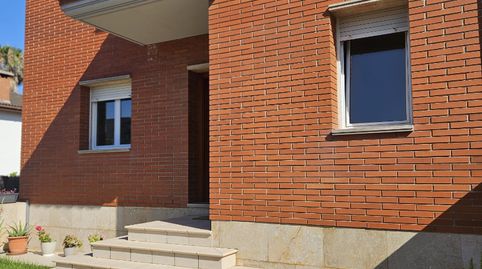 Amplio chalet de 243m de tres plantas más buhardilla garaje de dos plazas y jardín., imatge 3