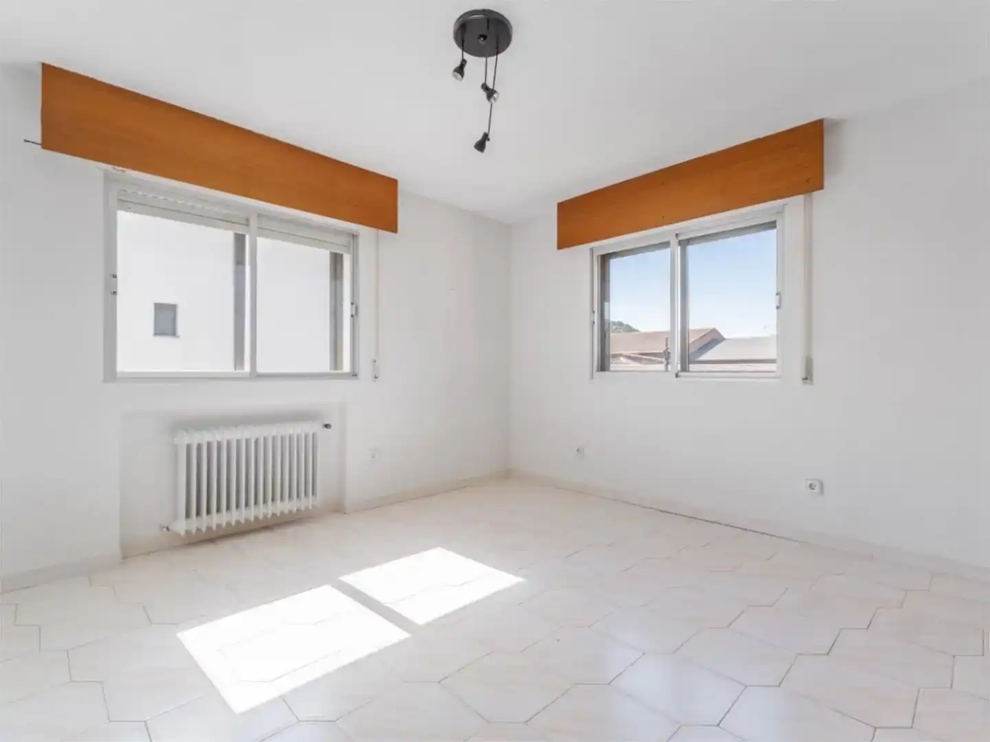 Habitación de Piso en venta en Alcalá de Henares con Jardín privado, Trastero y Piscina