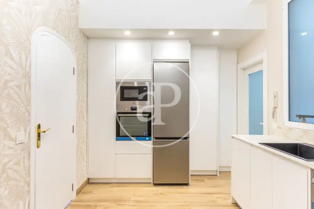 Kitchen of Flat for rent in Valencia  with Air Conditioner, Heating and Balcony