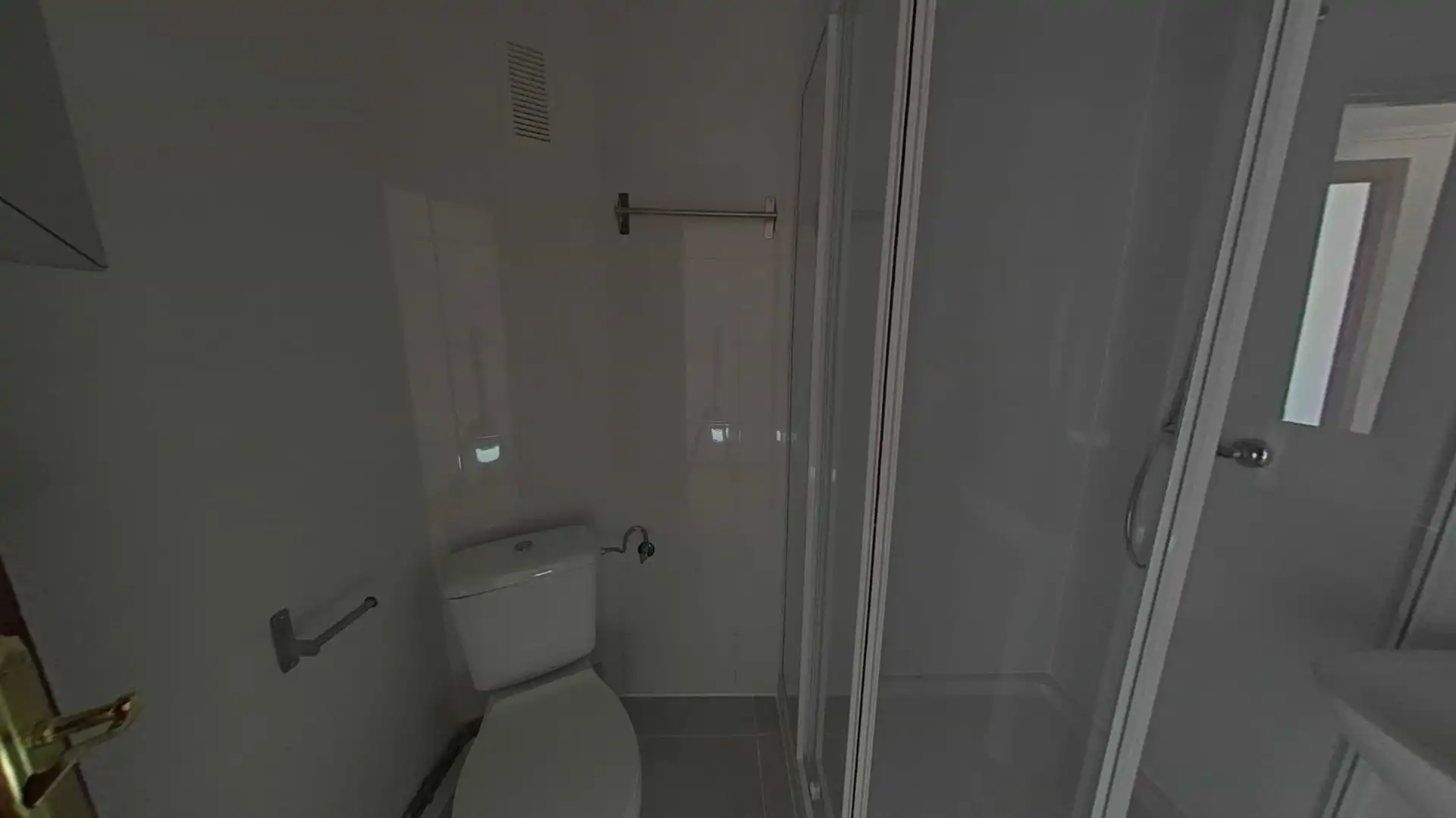 Bathroom of Flat for sale in Zaragoza  with Heating, Parquet flooring and Oven