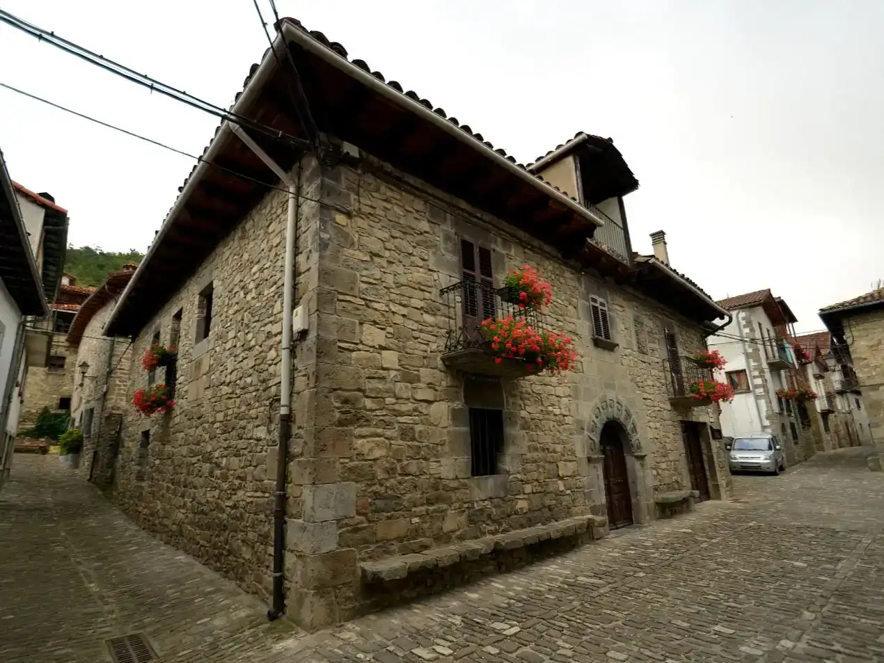 Vista exterior de Pis en venda en Garde amb Parquet, Traster i Moblat