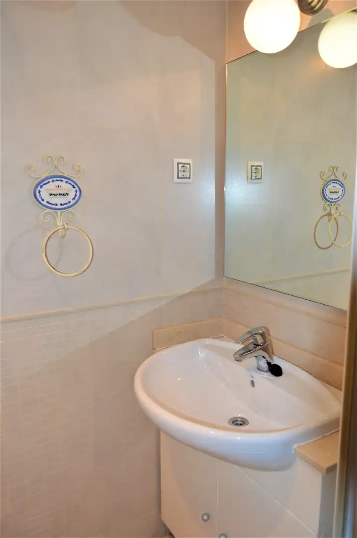 Badezimmer von Wohnung zur Miete in Madrid mit Klimaanlage, Heizung und Parkett