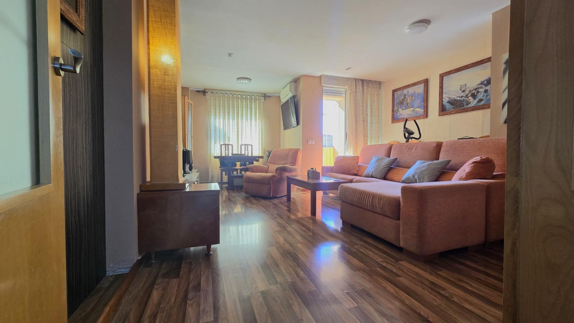 Wohnzimmer von Wohnung zum Verkauf in Benissanó mit Klimaanlage, Heizung und Parkett