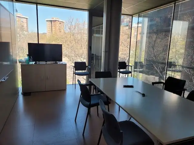 Büro zur Miete in Barcelona mit Klimaanlage, Heizung und Terrasse