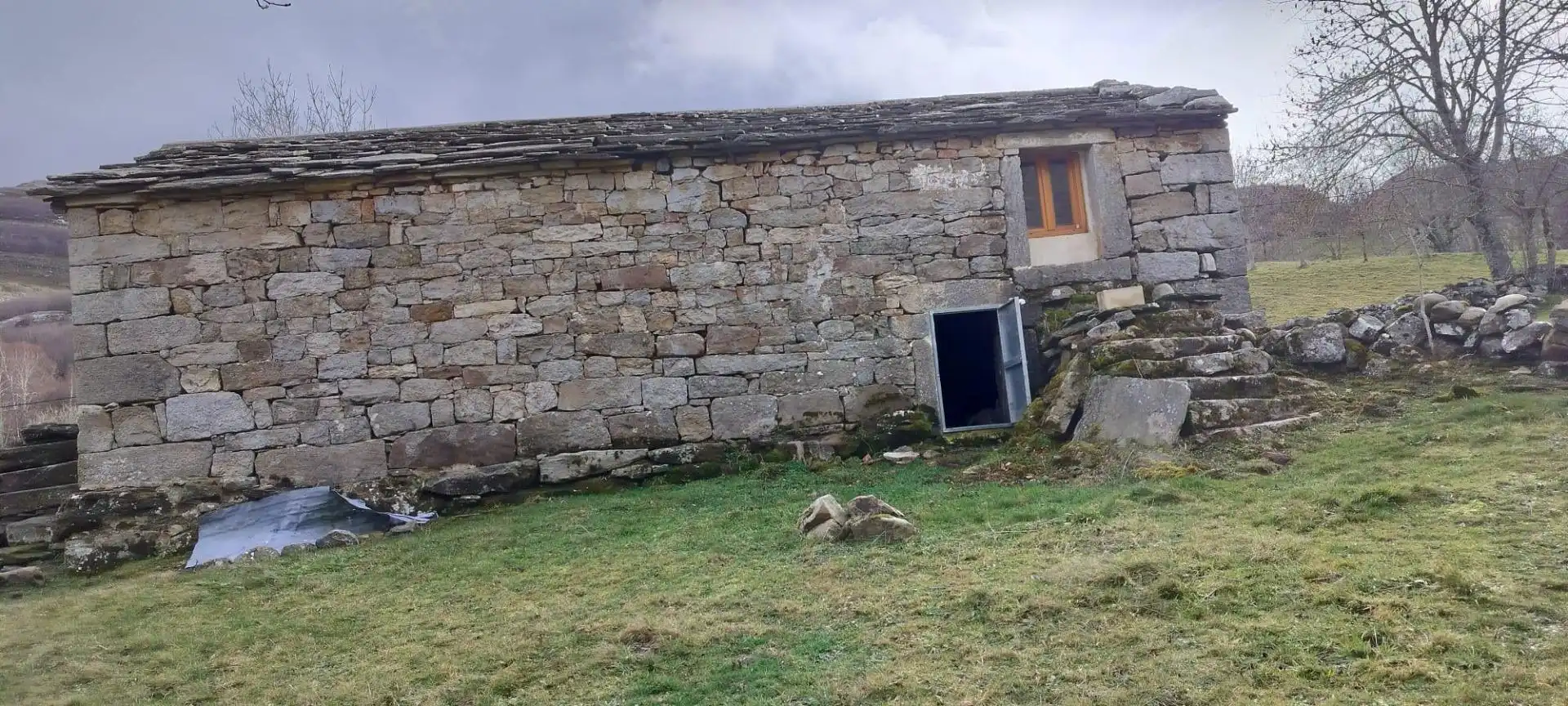 Vista exterior de Finca rústica en venda en Espinosa de los Monteros amb Jardí privat