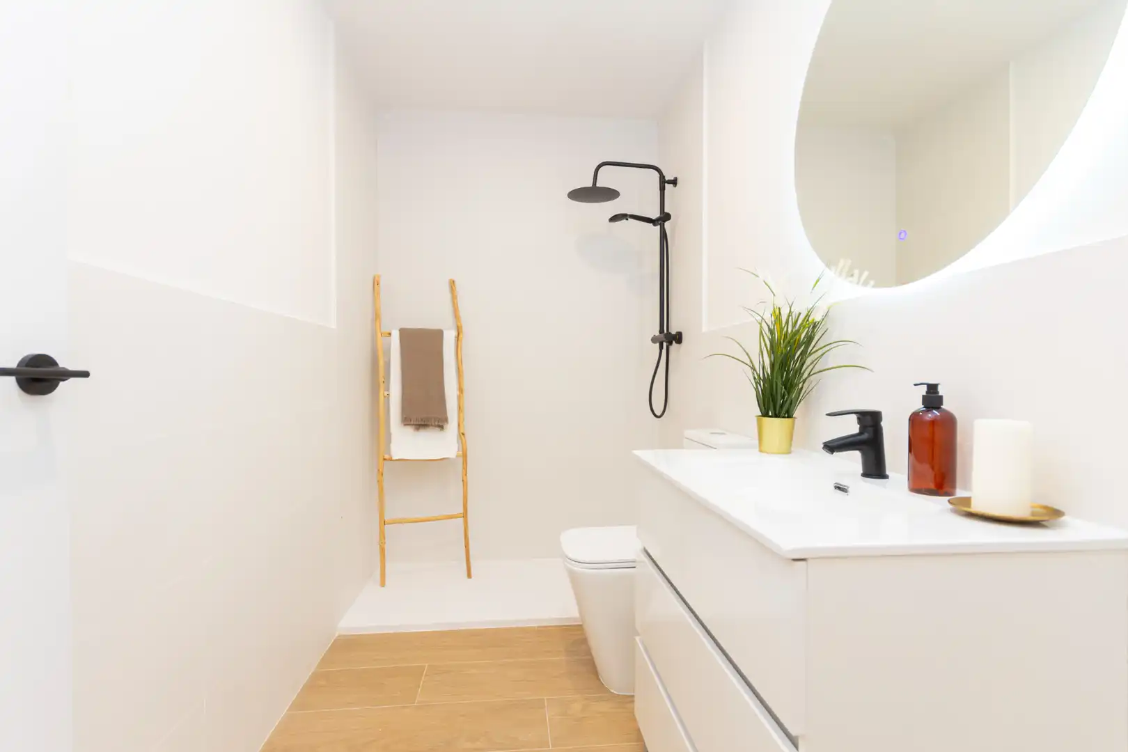 Bathroom of Houses for sale in Terrassa  with Heating, Parquet flooring and Oven