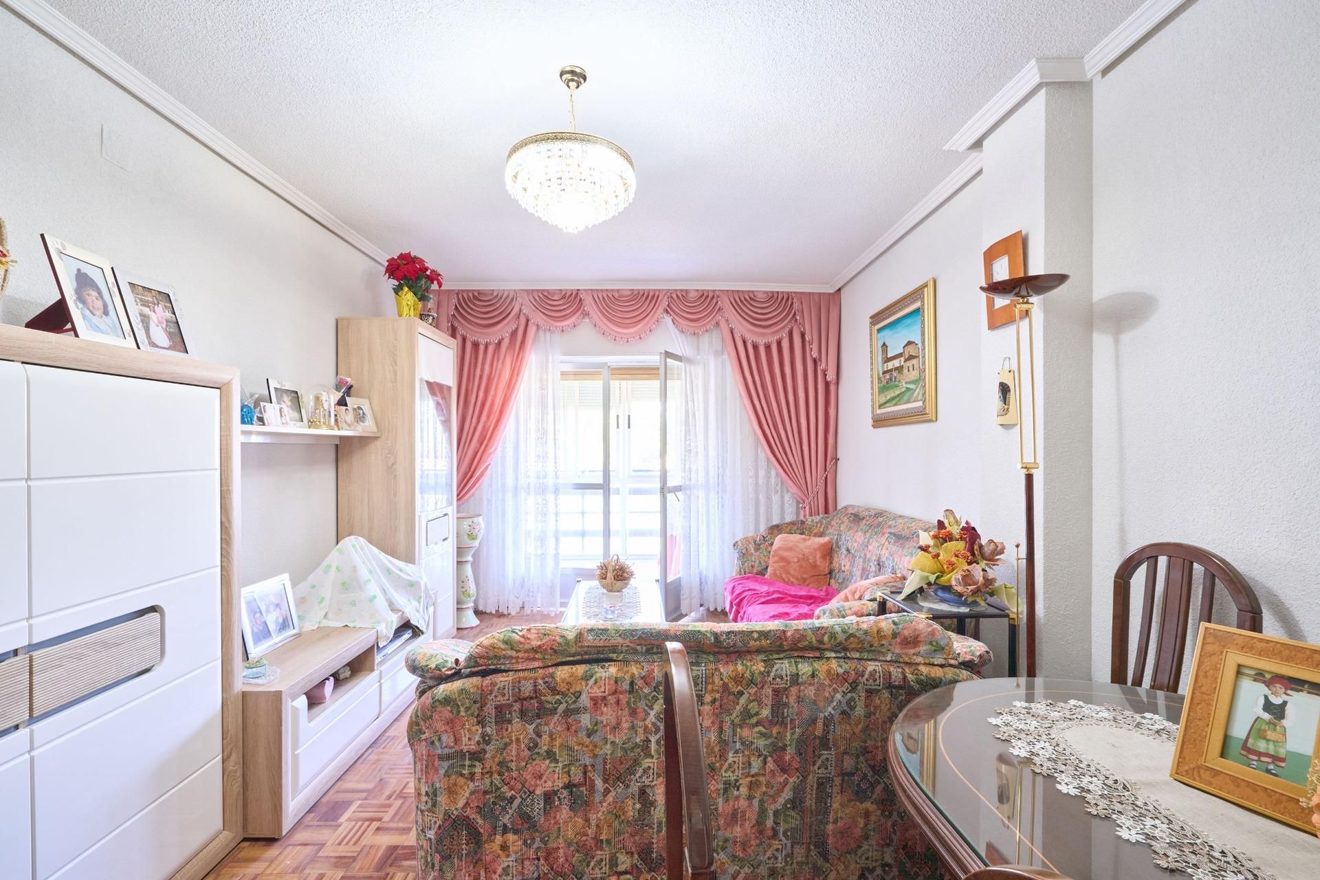 Living room of Flat for sale in Piedrahíta  with Parquet flooring