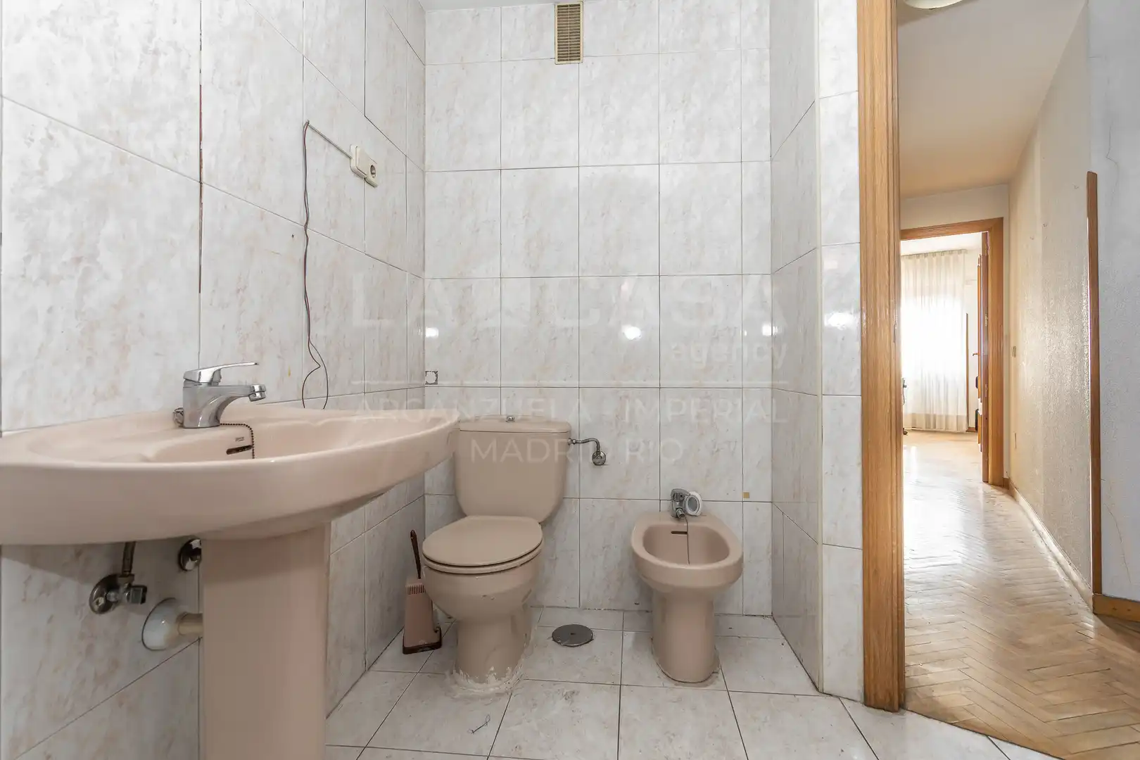 Bathroom of Flat for sale in Madrid  with Heating, Terrace and Balcony