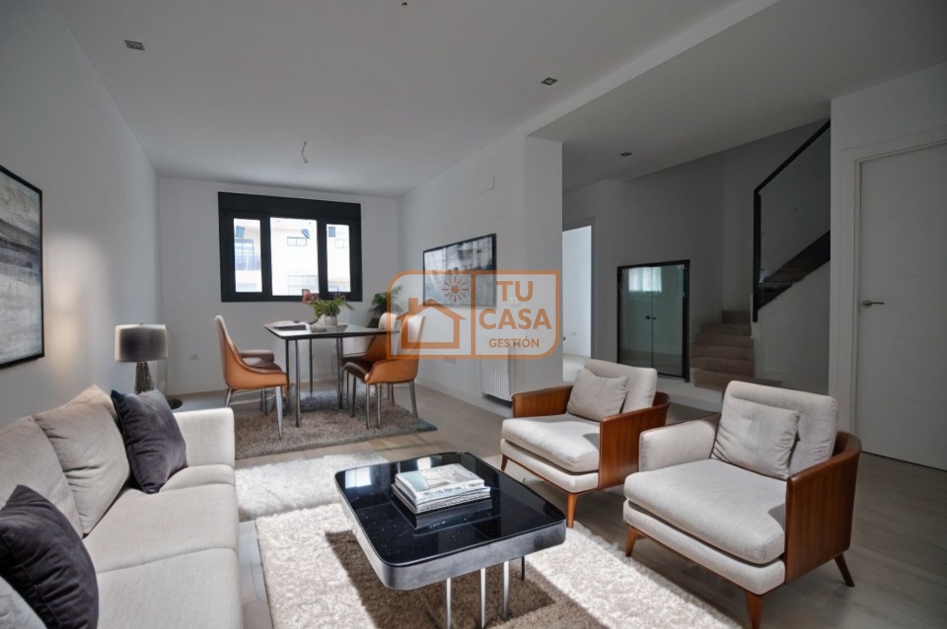Sala d'estar de Casa adosada en venda en Cáceres Capital amb Aire condicionat, Calefacció i Jardí privat