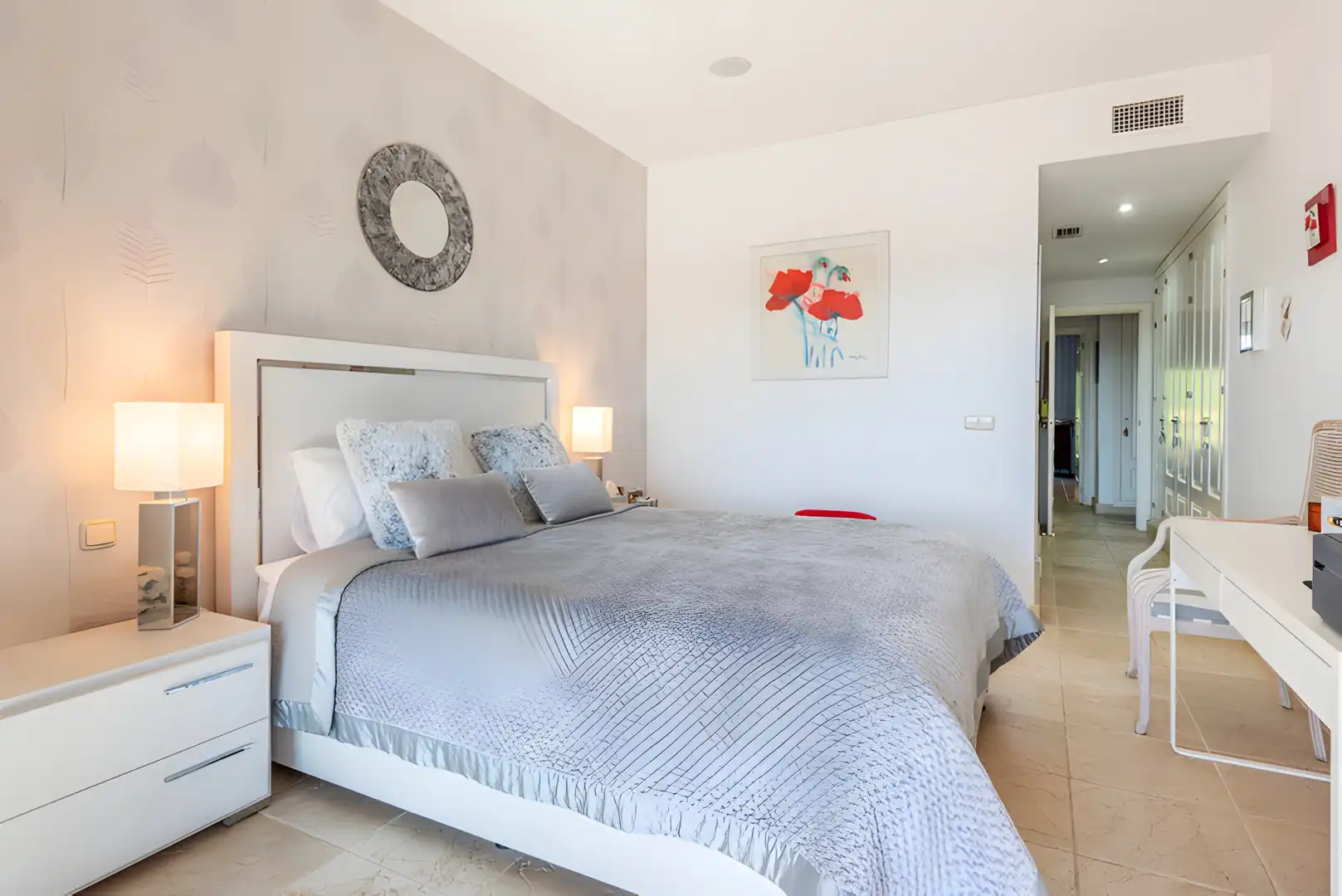 Dormitori de Apartament en venda en Estepona amb Aire condicionat, Terrassa i Traster