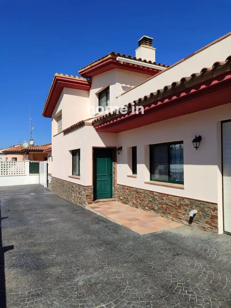 Vista exterior de Casa o chalet en venta en Deltebre con Aire acondicionado, Terraza y Trastero