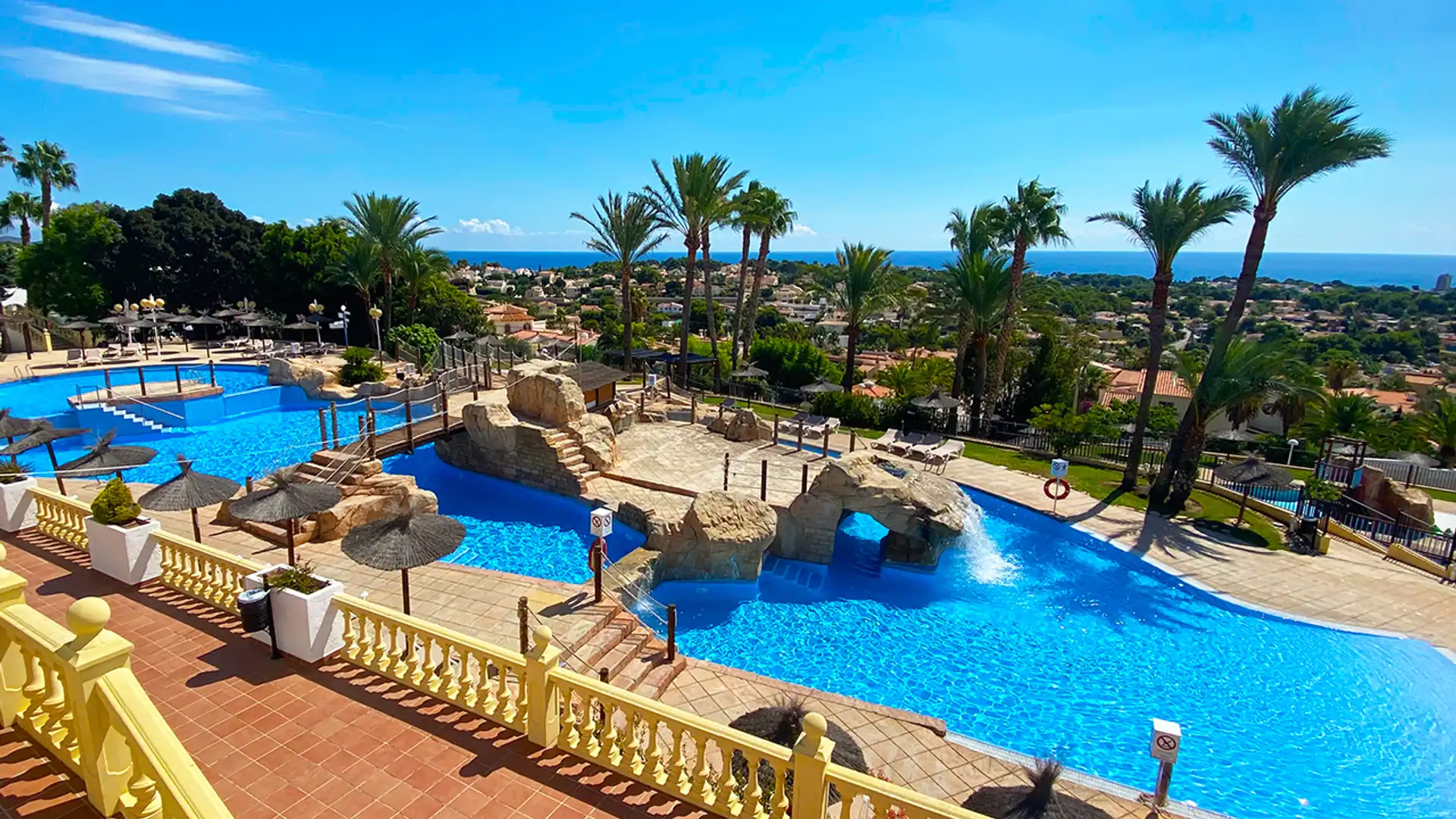 Piscina de Casa adosada en venta en Calpe / Calp con Aire acondicionado, Calefacción y Jardín privado