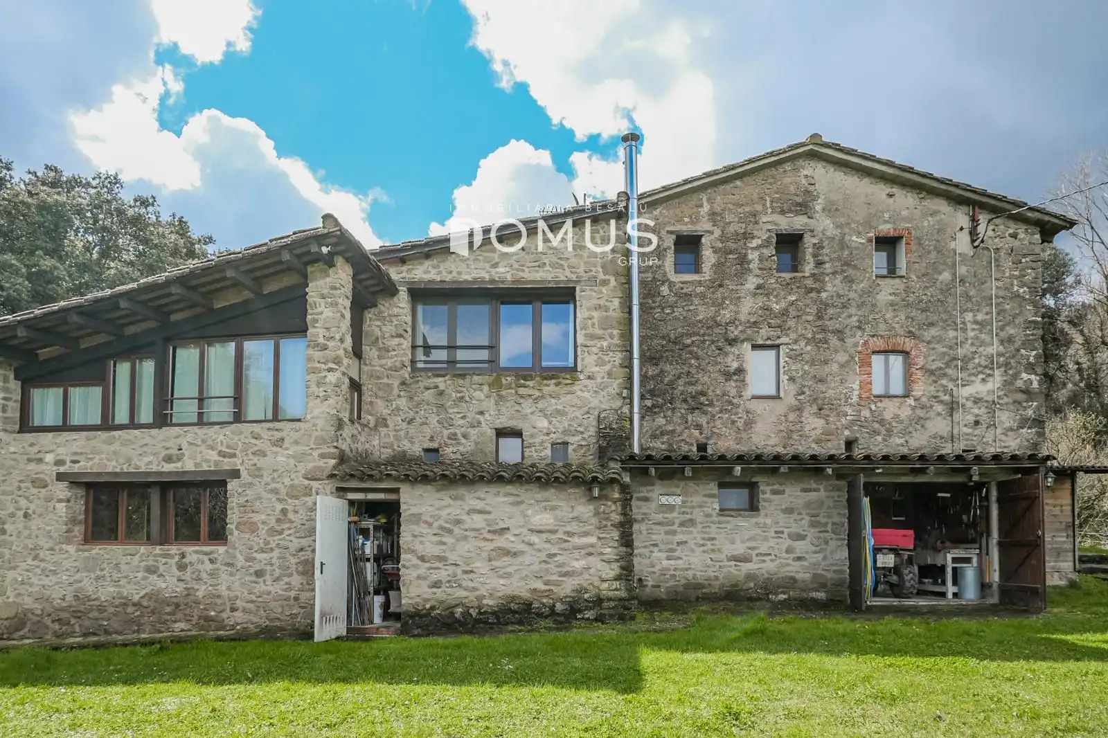 Vista exterior de Finca rústica en venta en Santa Pau con Calefacción, Parquet y Piscina