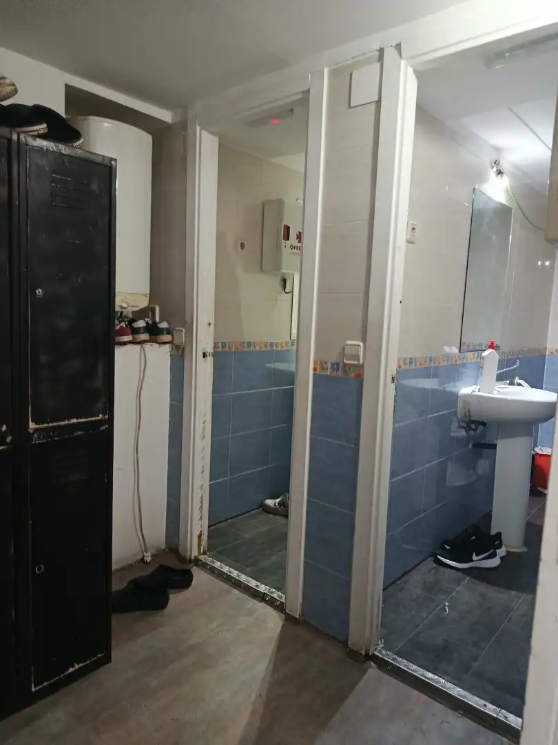 Baño de Local en venta en Madrid con Aire acondicionado, Calefacción y Amueblado
