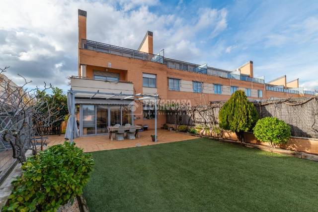 Casa adosada en Venta en Las Castañeras - Bulevar