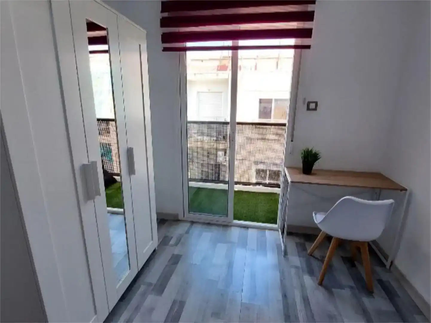 Balcony of Flat for share in Elda  with Air Conditioner, Parquet flooring and Furnished