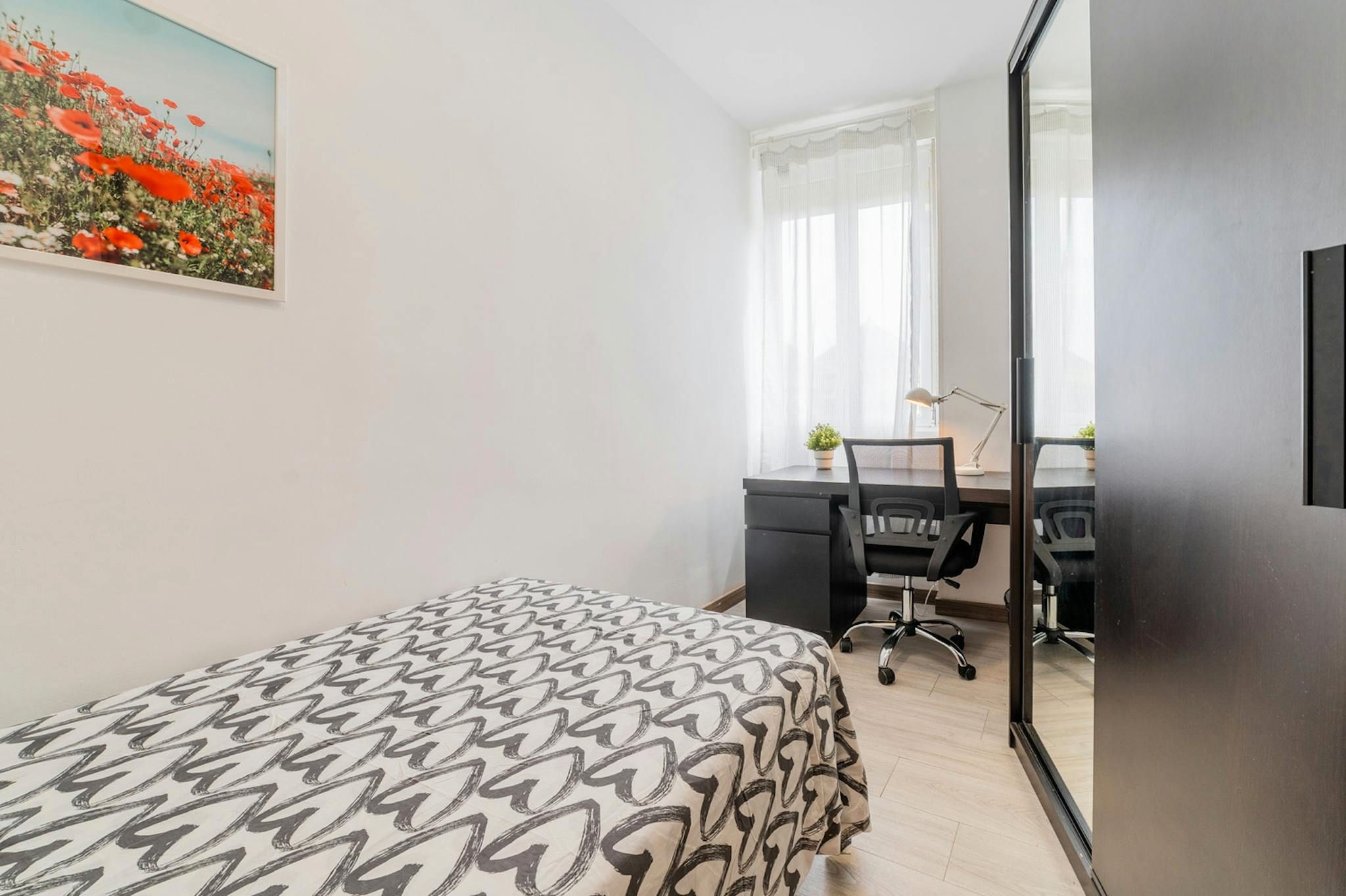 Bedroom of Flat to share in  Valencia Capital  with Furnished, Washing machine and TV