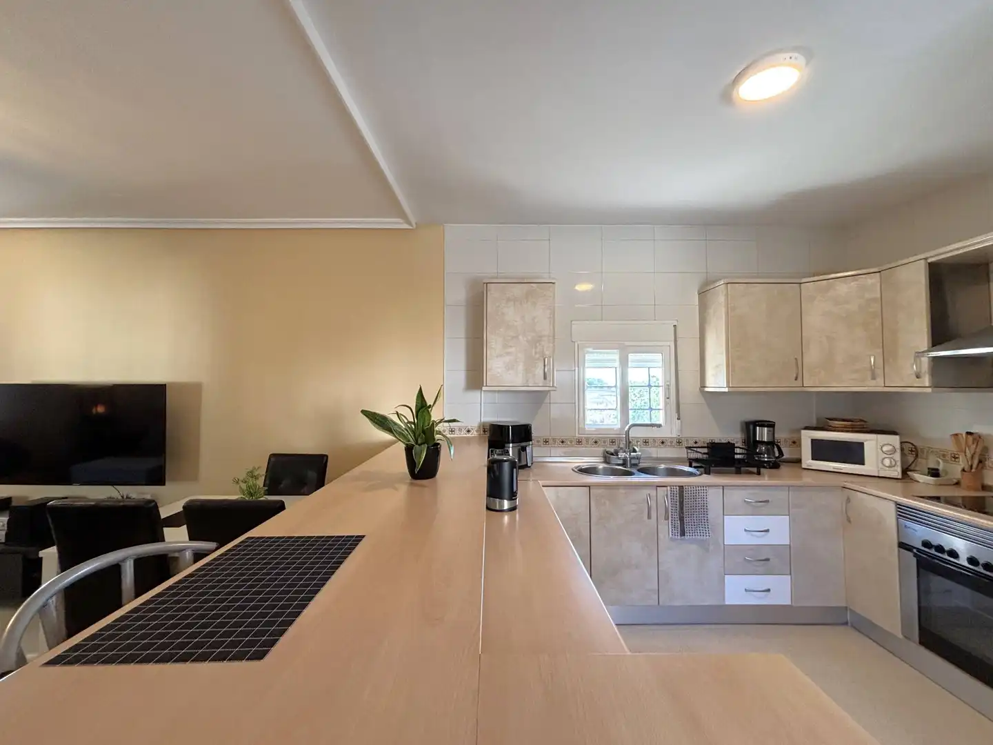 Cocina de Casa o chalet en venta en Alicante / Alacant con Aire acondicionado, Jardín privado y Trastero