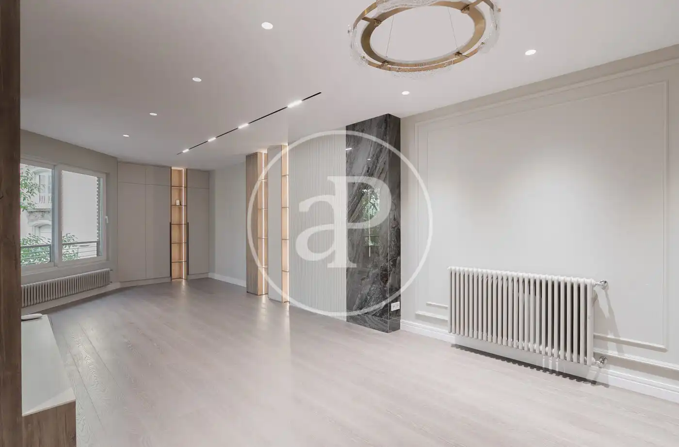 Wohnung zum Verkauf in Barcelona mit Klimaanlage, Heizung und Balkon