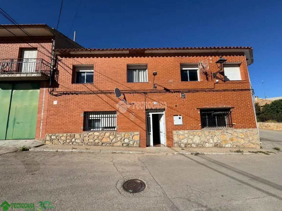 Casa aparellada en venda a CALLE POZO MINA